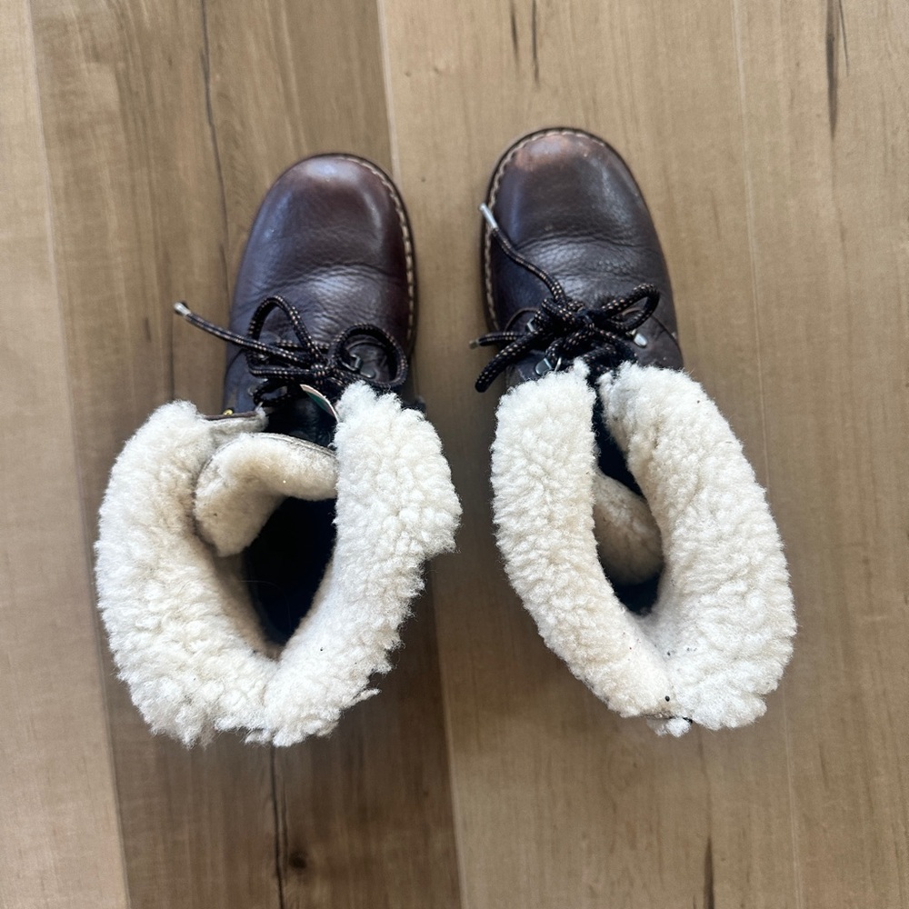 Cozy Brown Boots with White Lining - Picture 3 of 6